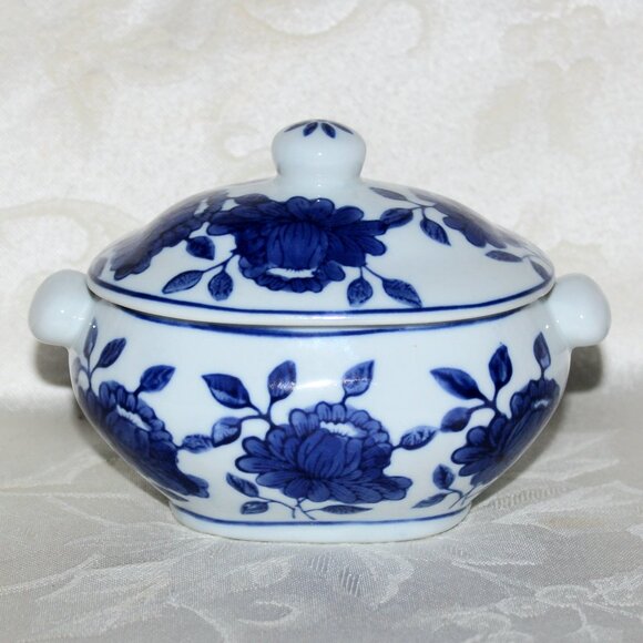 Vintage Blue & White Teapot with Sugar Bowl | Gryphonware - Picture 11 of 14
